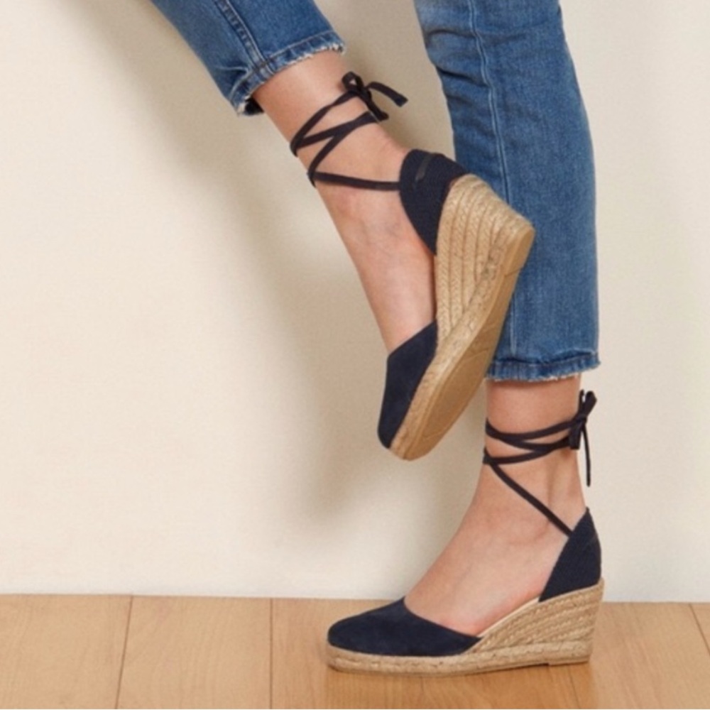 Reformation Romy wedge espadrilles in navy!